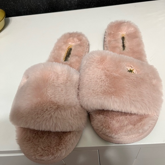 Michael Kors Fuzzy Slippers - Picture 2 of 3